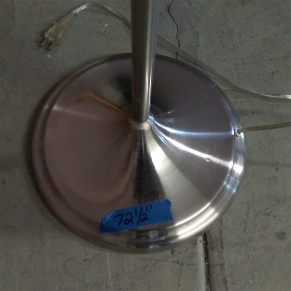 METAL FLOOR LAMP