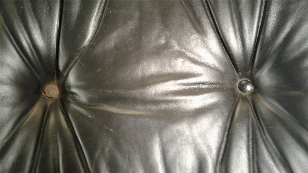 TUFTED LEATHER OTTOMAN