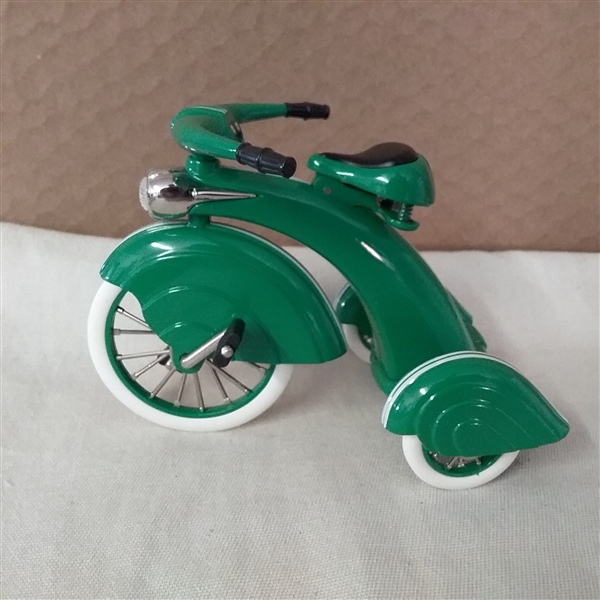 VINTAGE HALLMARK KIDDIE CAR CLASSICS 1935 STREAMLINE VELOCIPEDE