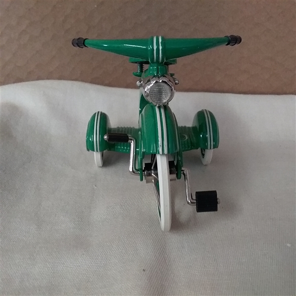 VINTAGE HALLMARK KIDDIE CAR CLASSICS 1935 STREAMLINE VELOCIPEDE