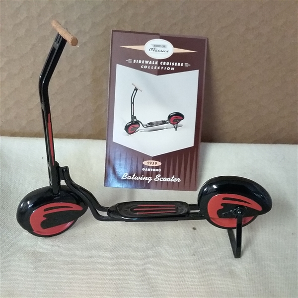 VINTAGE HALLMARK KIDDIE CAR CLASSICS 1939 GARTON BATWING SCOOTER