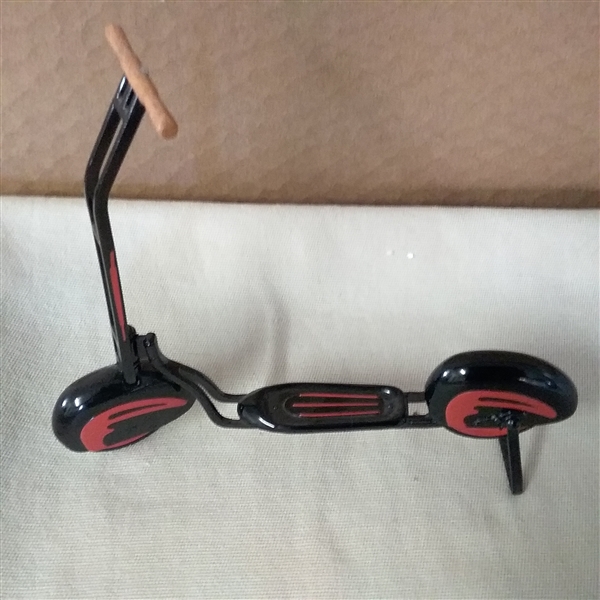 VINTAGE HALLMARK KIDDIE CAR CLASSICS 1939 GARTON BATWING SCOOTER