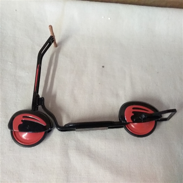 VINTAGE HALLMARK KIDDIE CAR CLASSICS 1939 GARTON BATWING SCOOTER