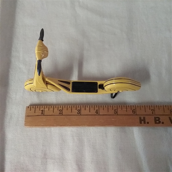 VINTAGE HALLMARK KIDDIE CAR CLASSICS 1937 STREAMLINE SCOOTER