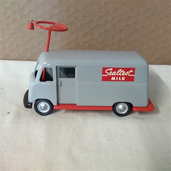 VINTAGE HALLMARK KIDDIE CAR CLASSICS 1960'S MILK TRUCK