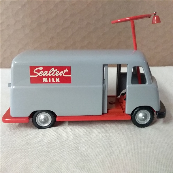 VINTAGE HALLMARK KIDDIE CAR CLASSICS 1960'S MILK TRUCK