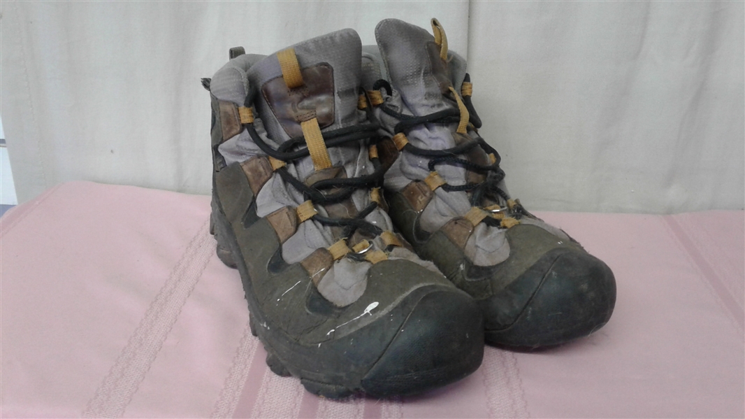 4 PAIR OF MEN'S BOOTS- KAMIK KEEN BAFFIN & GORE-TEX