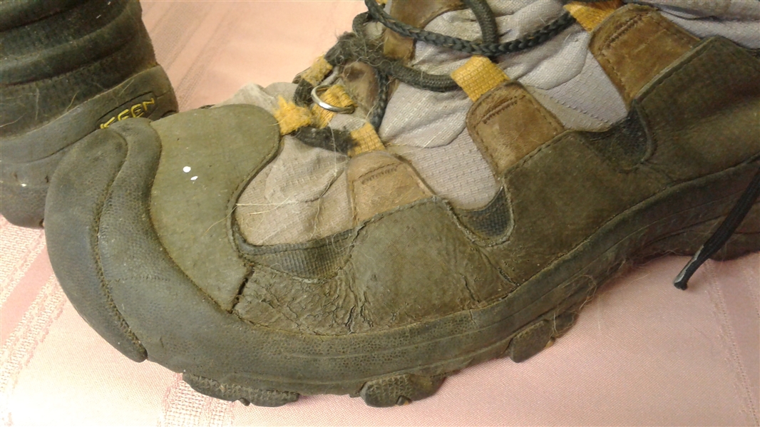 4 PAIR OF MEN'S BOOTS- KAMIK KEEN BAFFIN & GORE-TEX