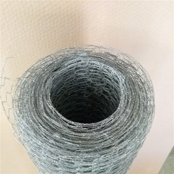 ROLL OF CHICKEN WIRE