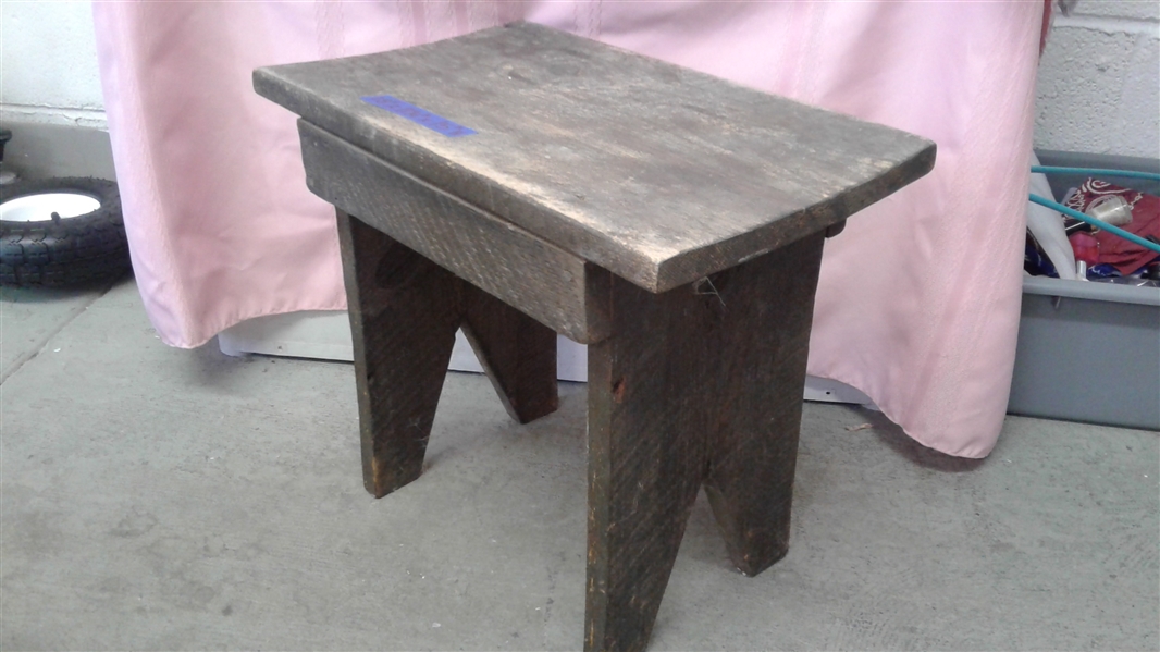 RUSTIC STEP STOOL