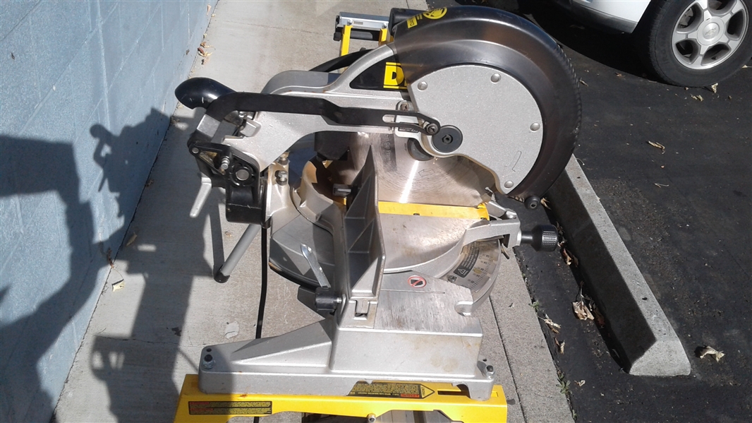 DEWALT 12 COMPOUND MITER SAW AND HEAVY DUTY STAND