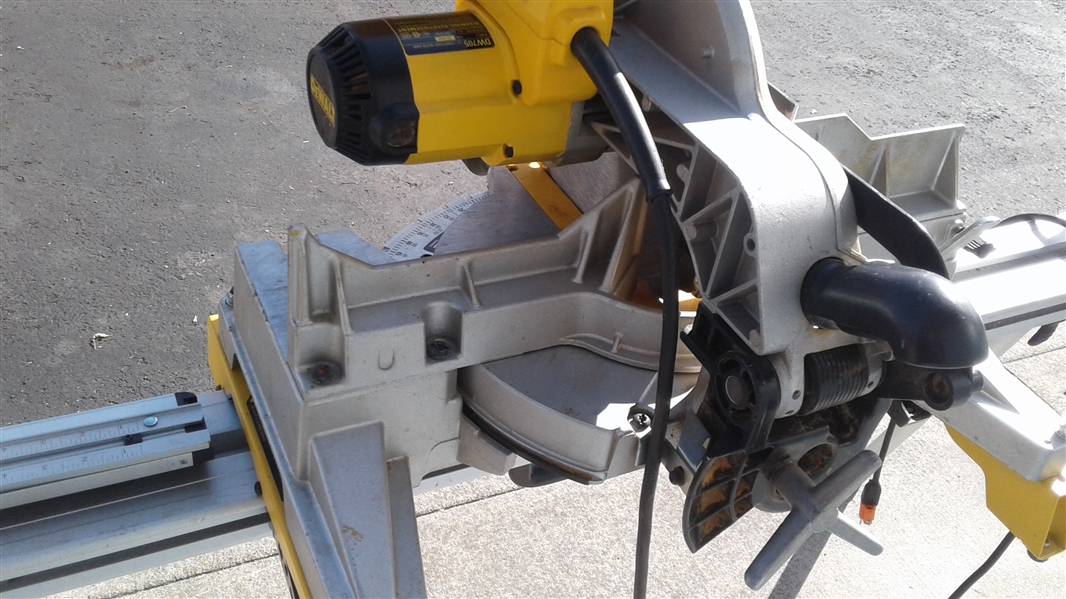 DEWALT 12 COMPOUND MITER SAW AND HEAVY DUTY STAND