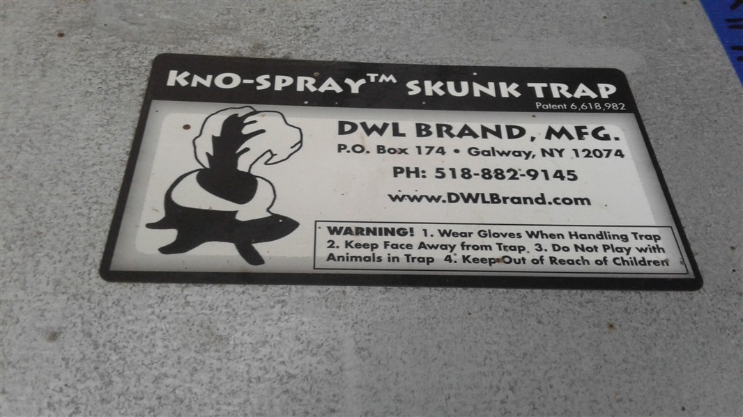 KNO-SPRAY SKUNK TRAP