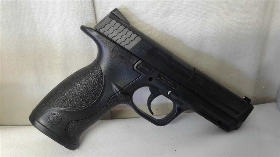 SMITH & WESSON CO2 BB GUN AND ACCESSORIES
