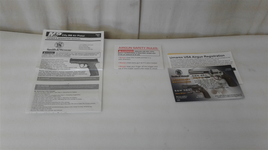 SMITH & WESSON CO2 BB GUN AND ACCESSORIES