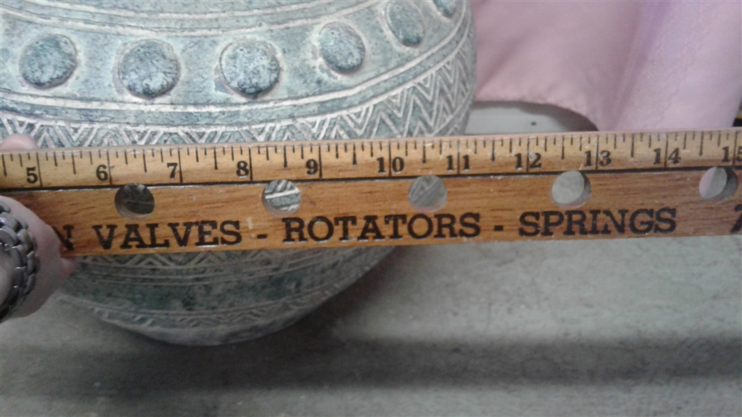 DECORATIVE 2 HANDLED CERAMIC POT