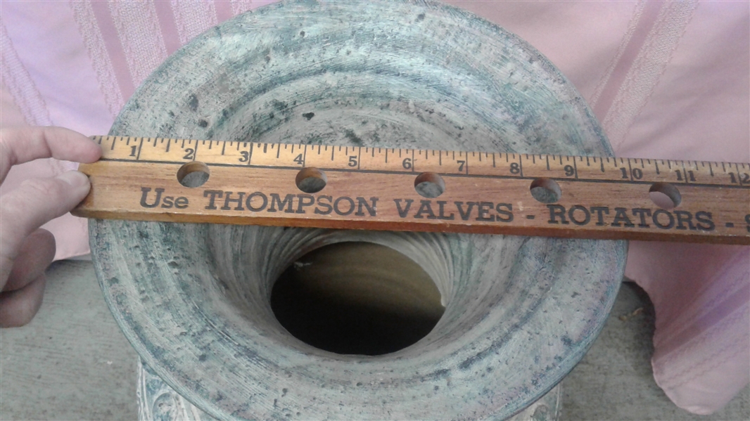 DECORATIVE 2 HANDLED CERAMIC POT