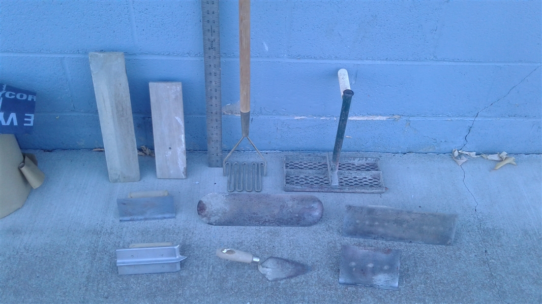 BUILDERS LOT- SHOP LIGHT, PANEL CARRY, YARD STICK, GRACE VYCOR PLUS, FLASHING, AND MORE