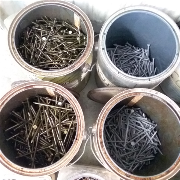 ASSORTMENT OF NAILS , SCREWS AND BOLTS