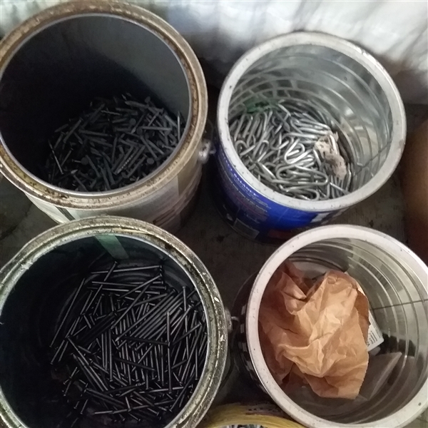 ASSORTMENT OF NAILS , SCREWS AND BOLTS