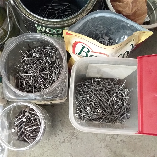 ASSORTMENT OF NAILS , SCREWS AND BOLTS