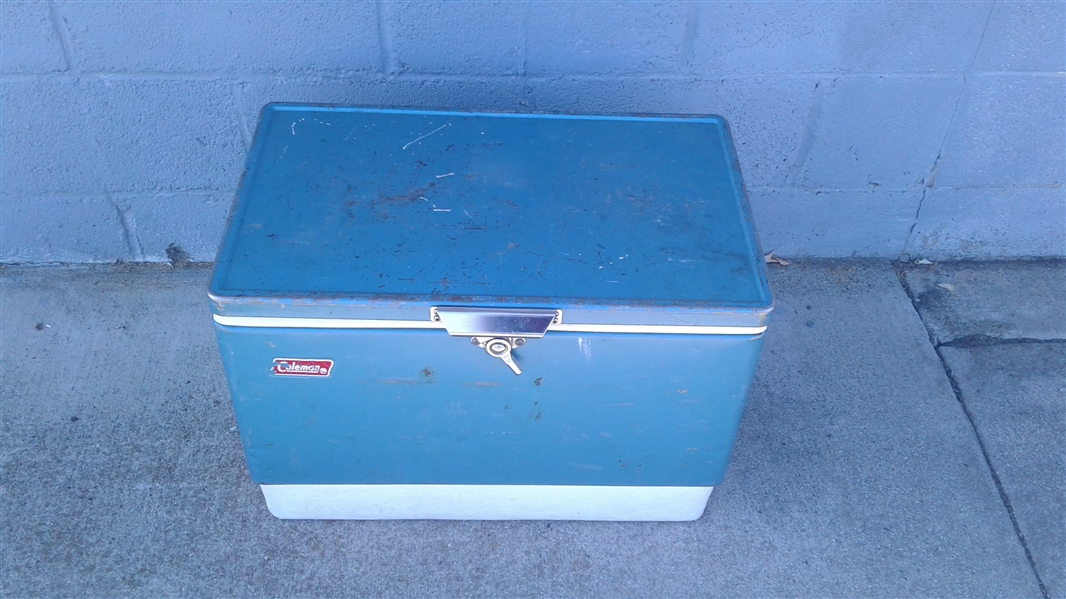 VINTAGE METAL  COLEMAN ICE CHEST