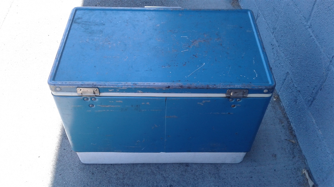 VINTAGE METAL  COLEMAN ICE CHEST