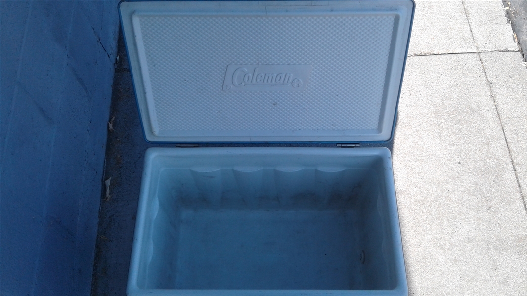 VINTAGE METAL  COLEMAN ICE CHEST