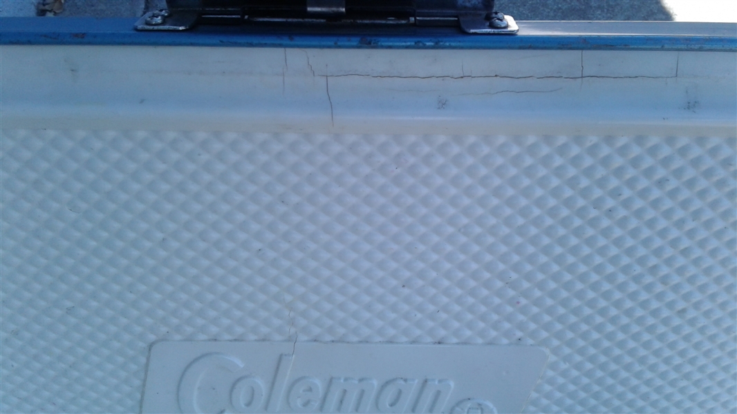 VINTAGE METAL  COLEMAN ICE CHEST