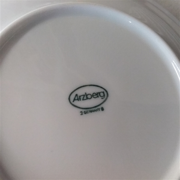 SET OF ARZBERG DISHES