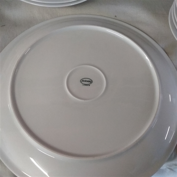 SET OF ARZBERG DISHES