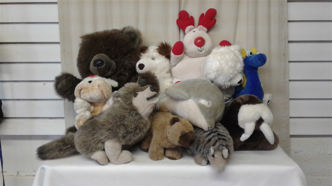 COLLECTION OF PLUSH ANIMALS