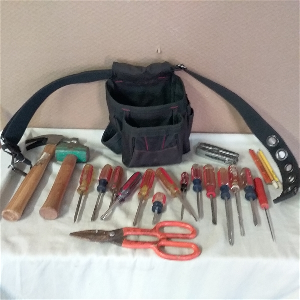 TOOL BELT WITH SMALL TOOLS