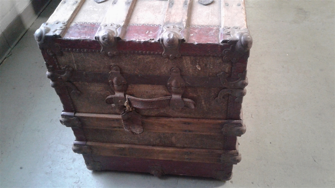 ANTIQUE TRUNK