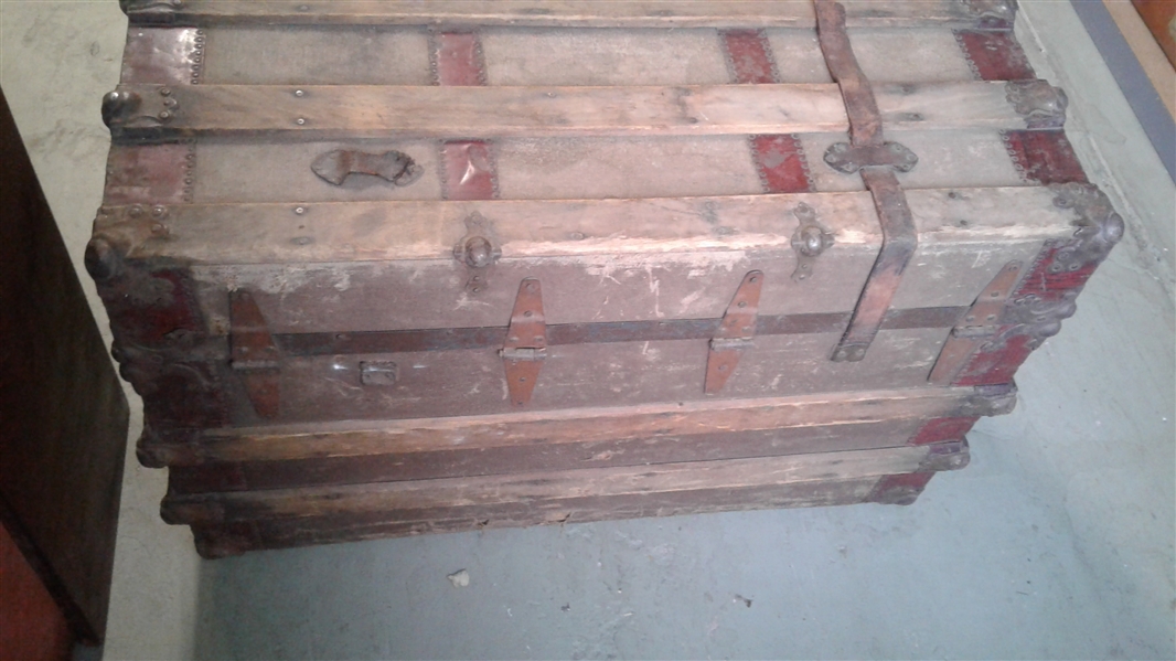 ANTIQUE TRUNK