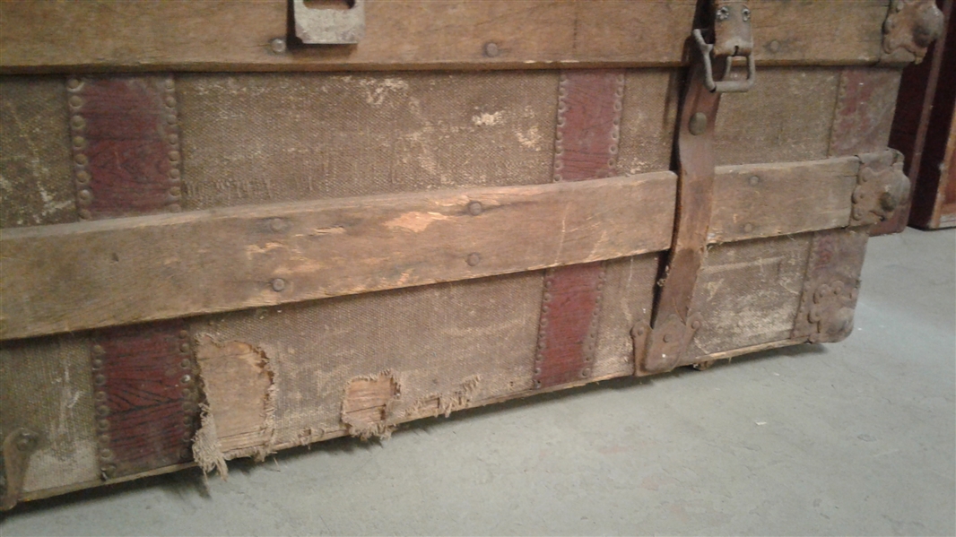 ANTIQUE TRUNK