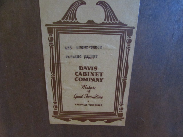 Lot Detail - VINTAGE DAVIS CABINET COMPANY WALNUT NIGHT TABLE