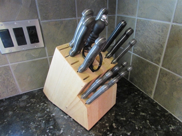 TOOLS OF THE TRADE KNIFE AND BLOCK SET
