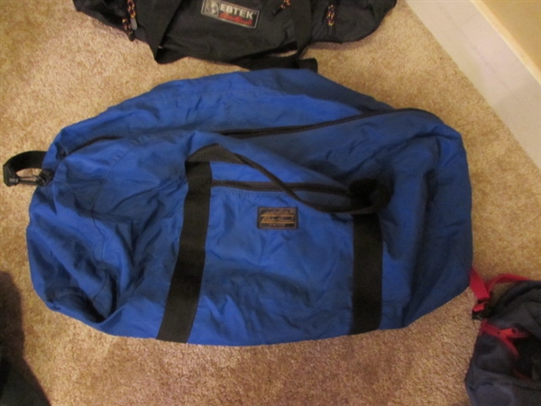 DUFFEL BAGS AND SHOPPING BAGS