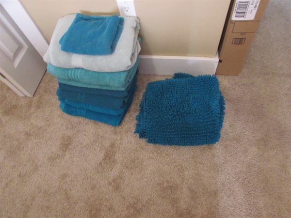 TEAL BATH TOWELS AND RUGS