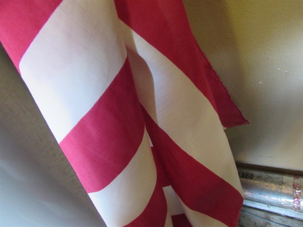 4 FT WIDE ROLL OF NETTING AND AMERICAN FLAG