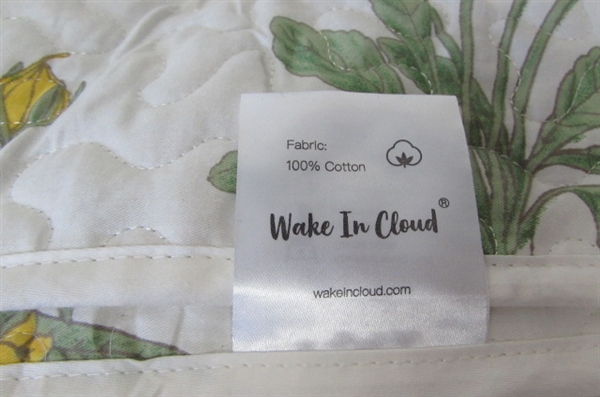 WAKE IN CLOUD BOTANICAL QUILTED COVERLET - QUEEN
