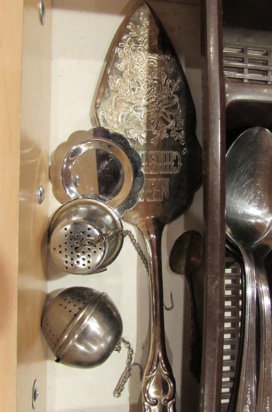 ONEIDA & MORE STAINLESS FLATWARE