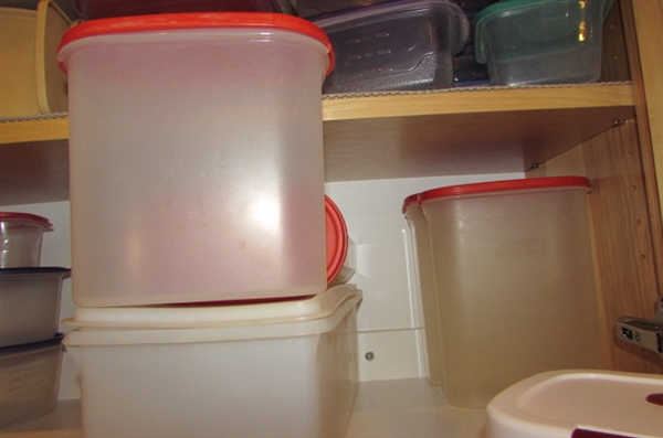 TUPPERWARE & RUBBERMAID