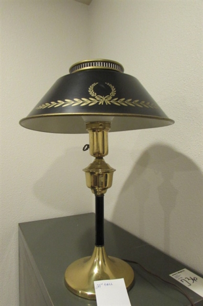 VINTAGE METAL DESK LAMP