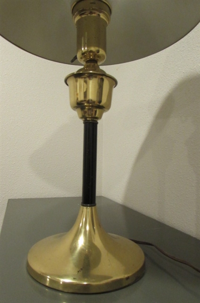 VINTAGE METAL DESK LAMP