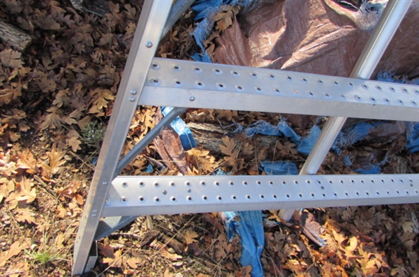 12' ALUMINUM TRIPOD ORCHARD LADDER