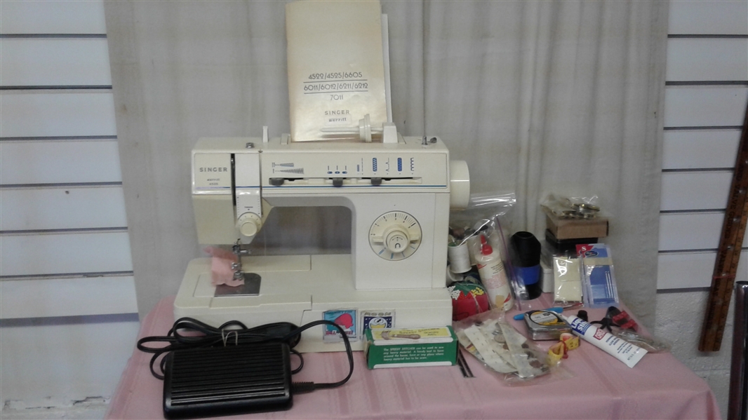 SINGER MERRITT 4525 SEWING MACHINE WITH NOTIONS AND ACCESSORIES 