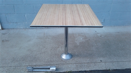 RV TABLE WITH TRIPOD BASE