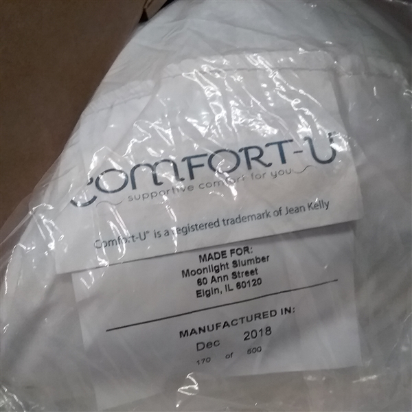 COMFORT U TOTAL BODY SUPPORT PILLOW WITH WHITE CASE